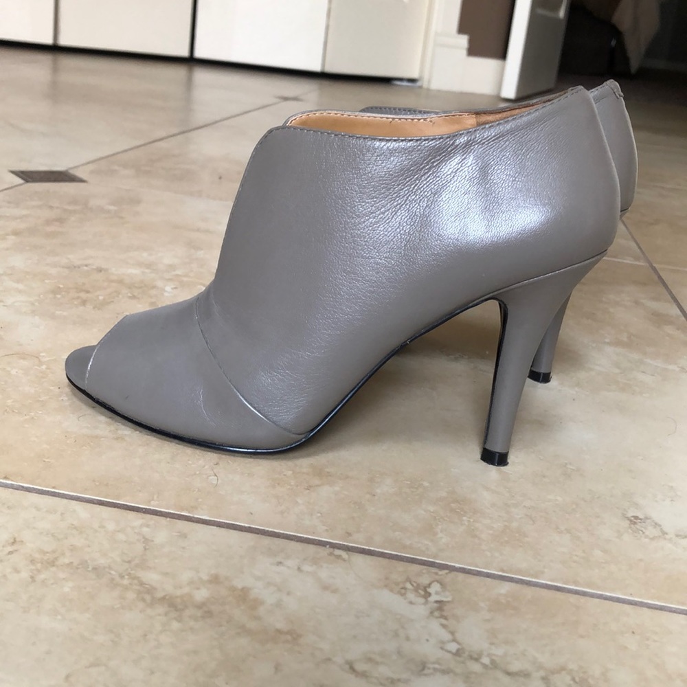 Nine West Taupe Heels